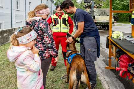 Klub vodnikov reševalnih psov Postojna foto Simon Avsec